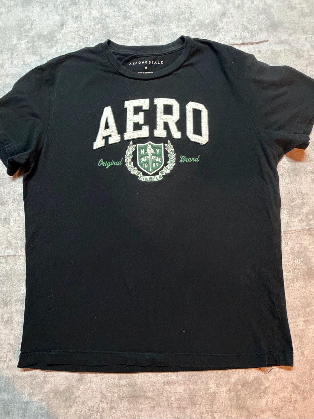 AERO Black Logo Graphic Men's T‑Shirt Size Medium